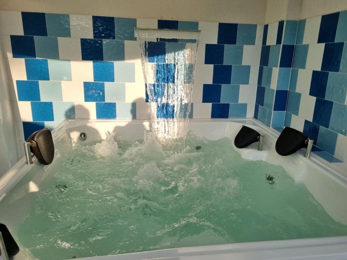 Hotel Antonella Plaza Pinchote エクステリア 写真